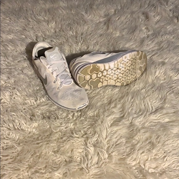 White Nike Free Run- 8.5 - Picture 3 of 3